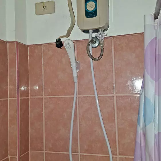 Pension (Hôtel basse catégorie) Lp  And Resto Bar