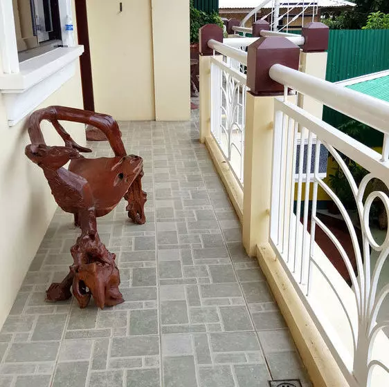 Pension (Hôtel basse catégorie) Lp  And Resto Bar