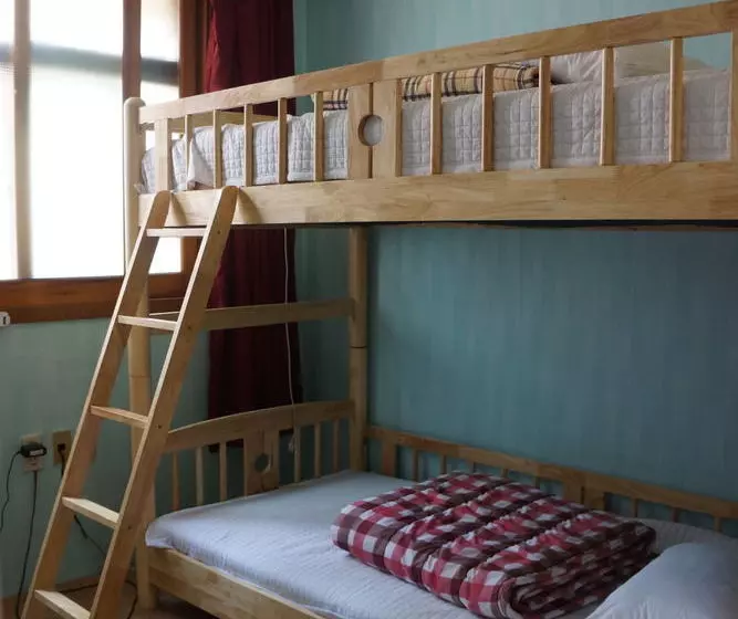 Общежитие Mnb Guesthouse