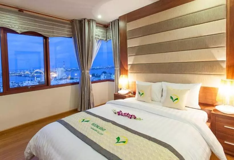 Moonlight Hotel Suites & Spa Vip High Floor, The Best View In The City Center, Dragon Bridge View