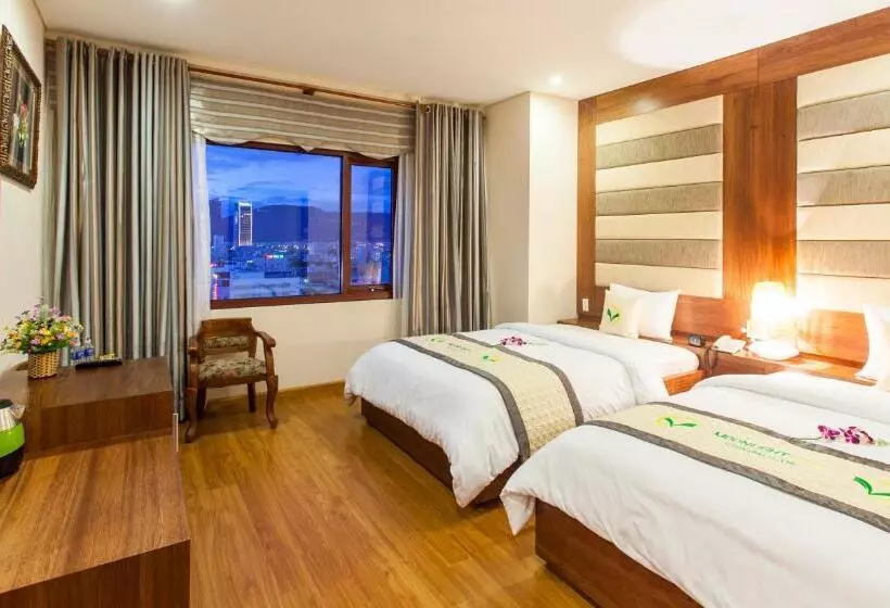 Moonlight Hotel Suites & Spa Vip High Floor, The Best View In The City Center, Dragon Bridge View