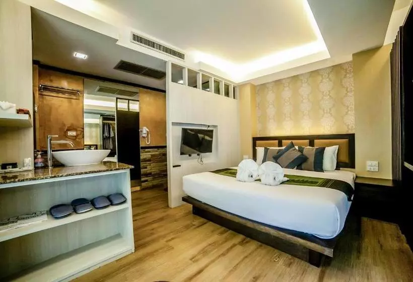 Phi Phi Nice Beach Hotel Hip