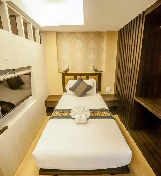 Phi Phi Nice Beach Hotel Hip