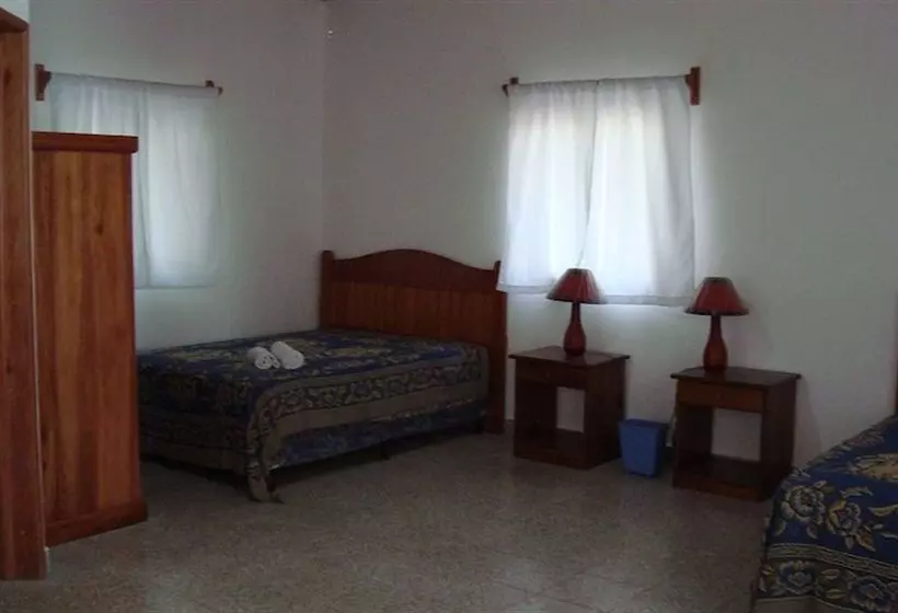 استراحتگاه Maya Zacpetén Jungle Lodge