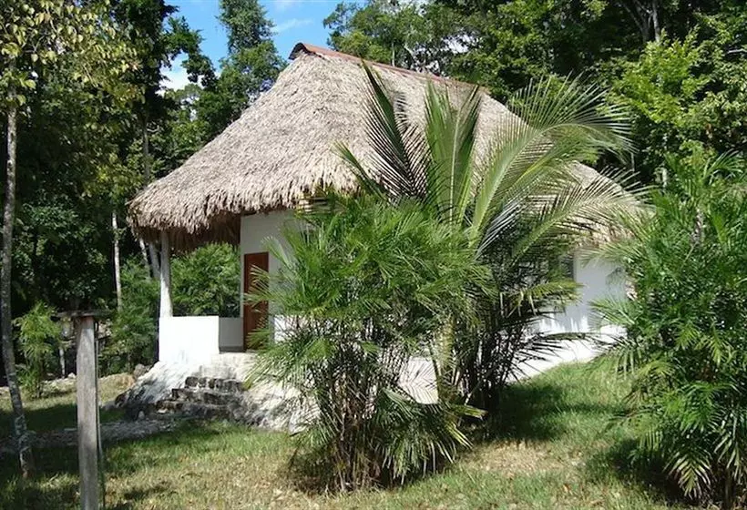 استراحتگاه Maya Zacpetén Jungle Lodge