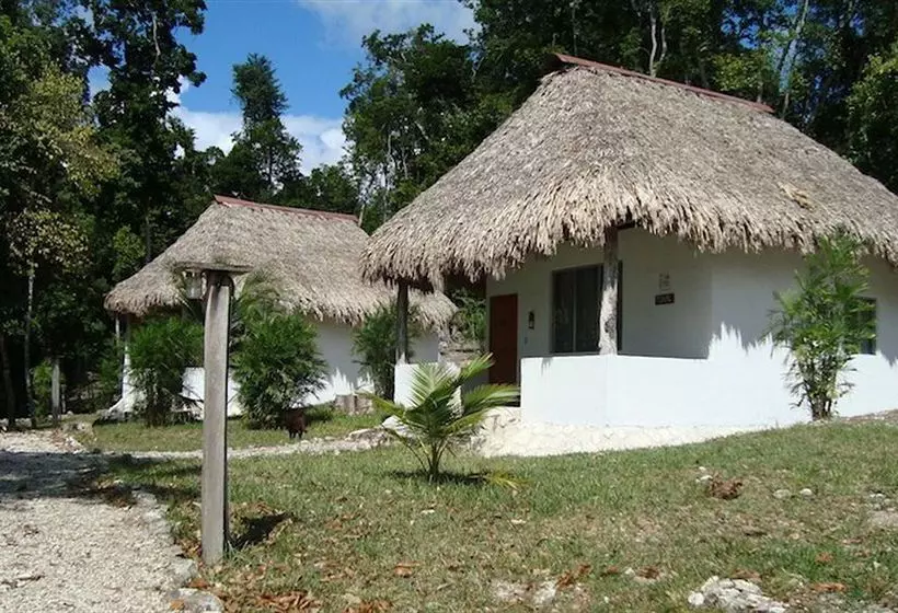 استراحتگاه Maya Zacpetén Jungle Lodge