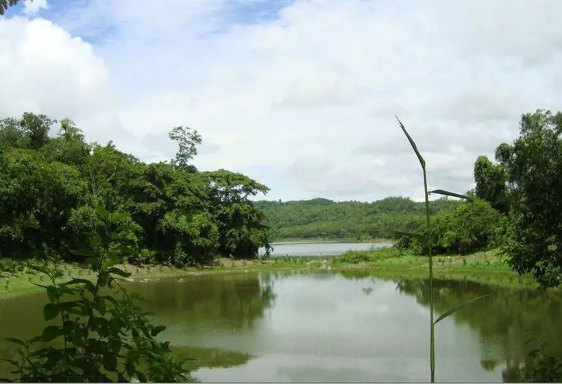 استراحتگاه Maya Zacpetén Jungle Lodge