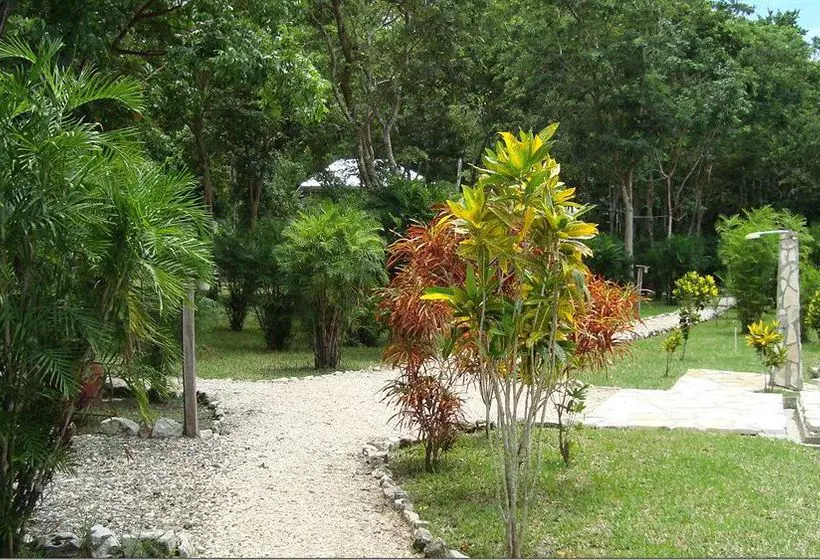 استراحتگاه Maya Zacpetén Jungle Lodge