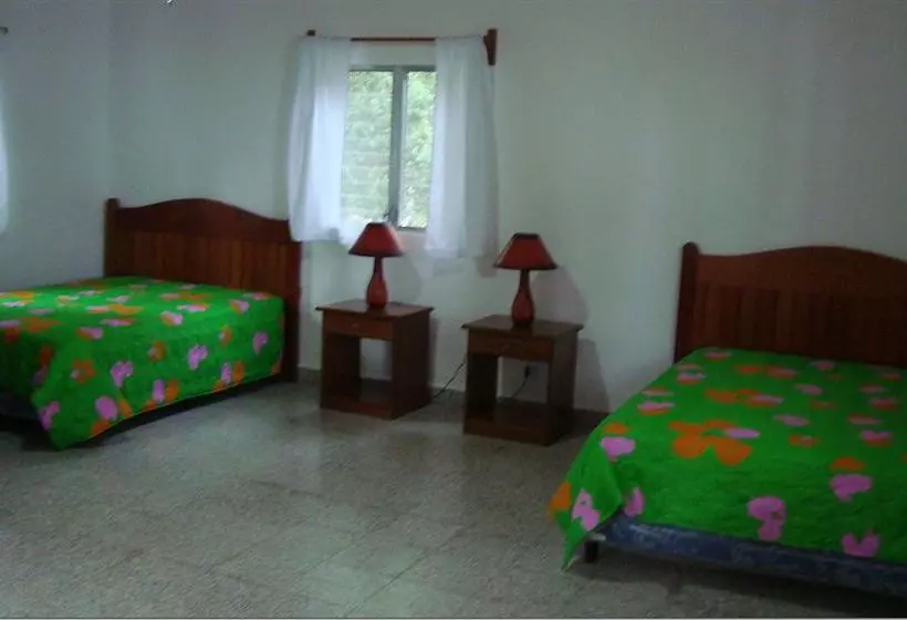 استراحتگاه Maya Zacpetén Jungle Lodge