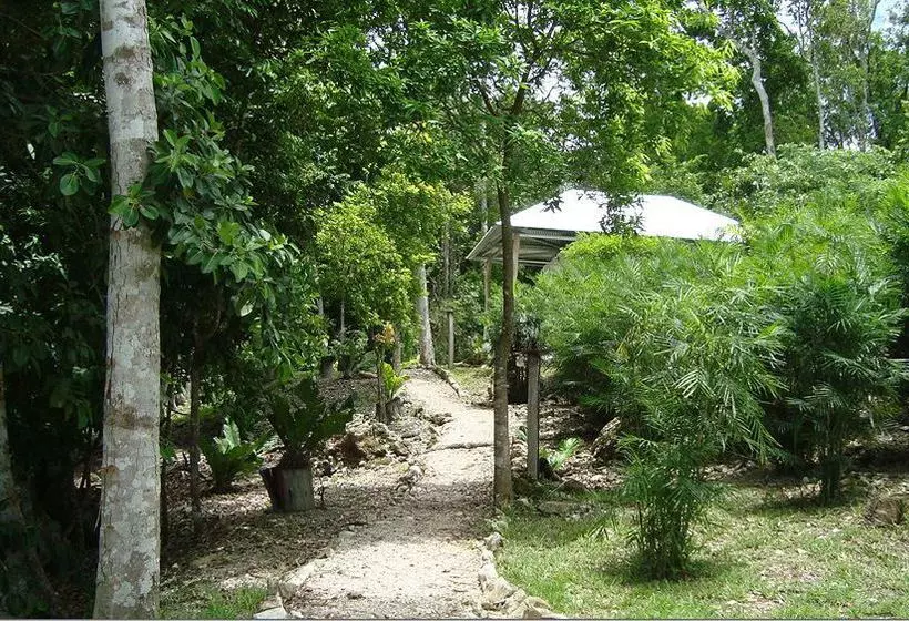 استراحتگاه Maya Zacpetén Jungle Lodge