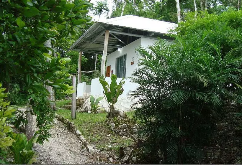 استراحتگاه Maya Zacpetén Jungle Lodge