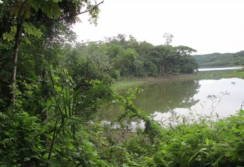 استراحتگاه Maya Zacpetén Jungle Lodge