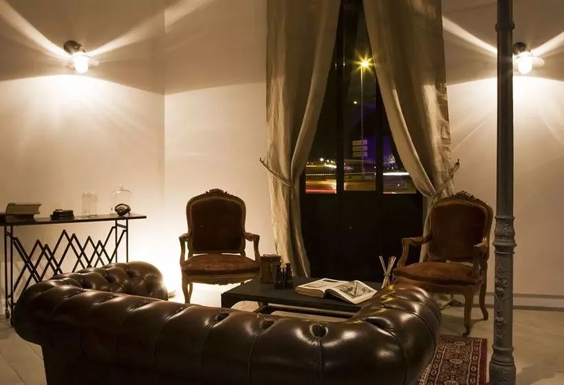 Surprenantes  De La Terre à La Lune