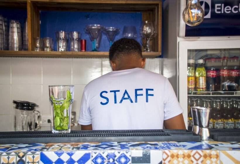 Casa Del Puerto Hostel & Suites