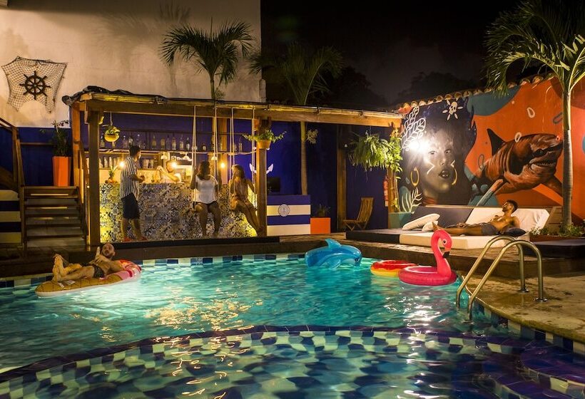 Casa Del Puerto Hostel & Suites