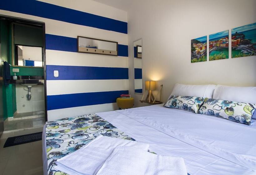 Casa Del Puerto Hostel & Suites