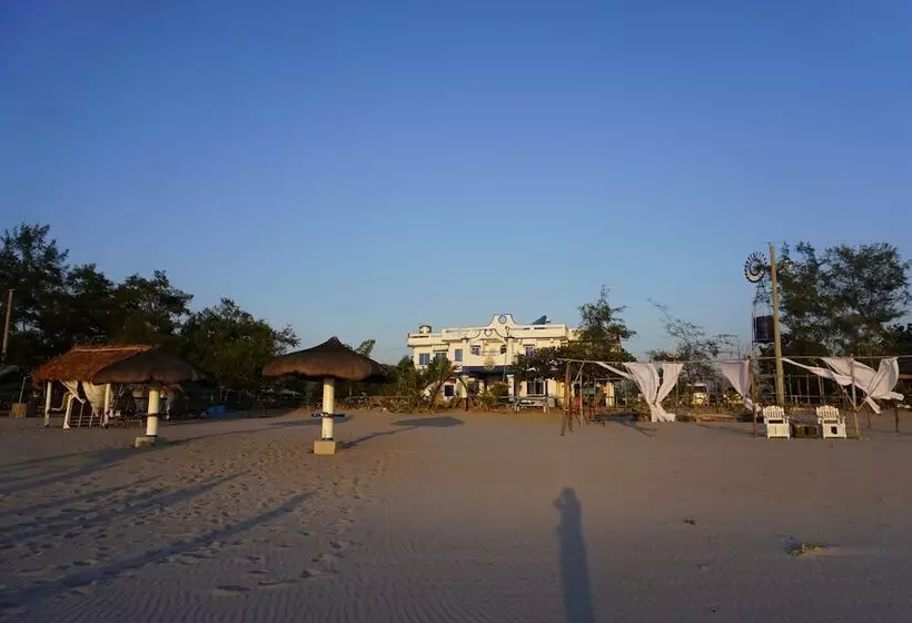 Club Monet Beach Resort By Cocotel