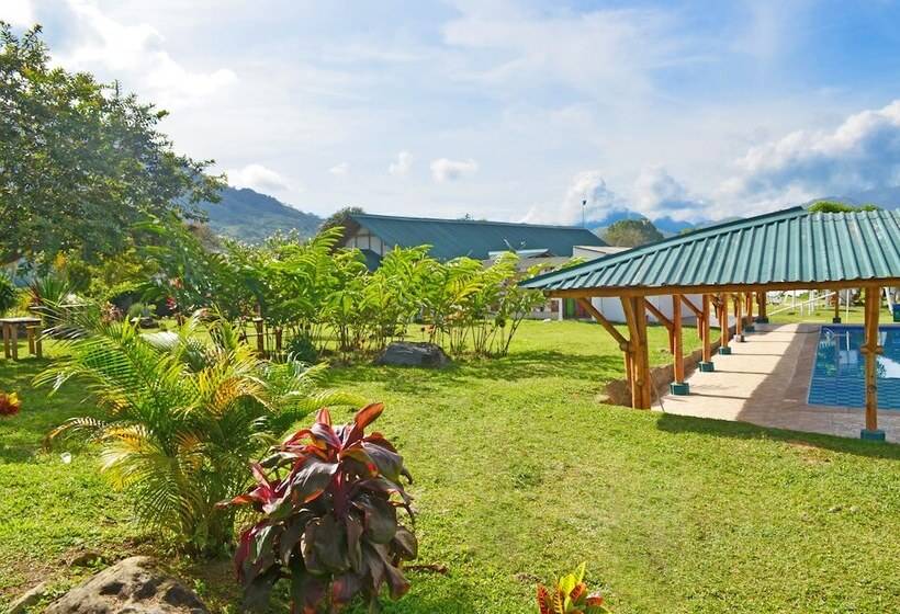 هتل Campestre Uraku