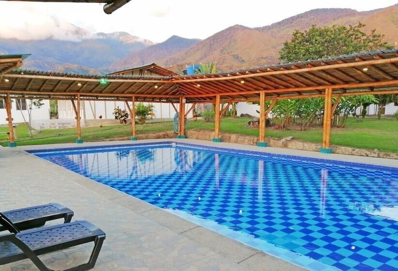 هتل Campestre Uraku