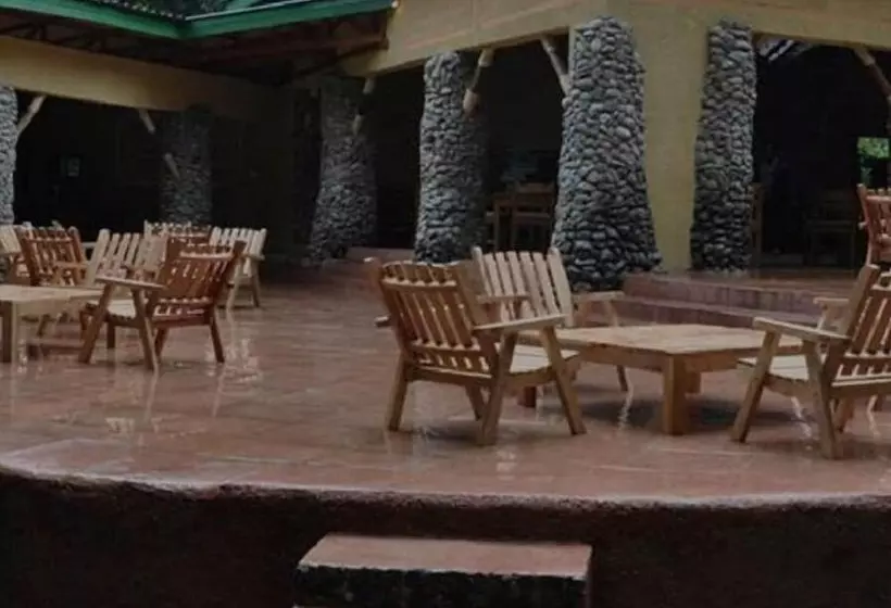 هتل Equator Snow Geo Lodge