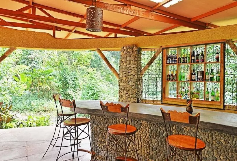 هتل Equator Snow Geo Lodge