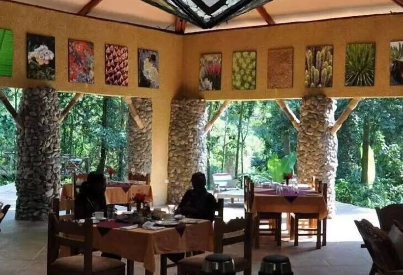 هتل Equator Snow Geo Lodge