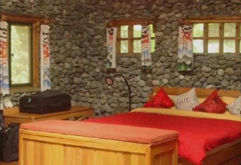 هتل Equator Snow Geo Lodge