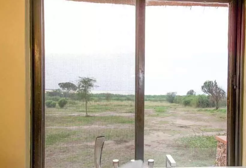 هتل Ihamba Lakeside Safari Lodge