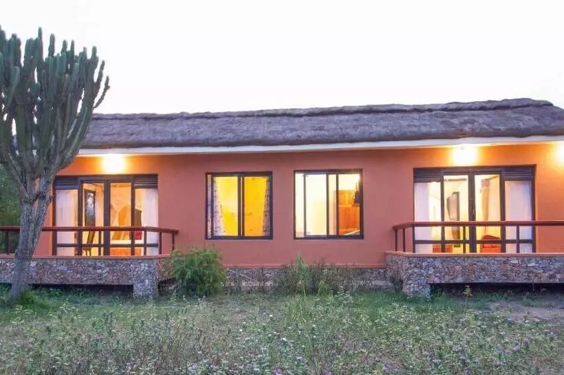 هتل Ihamba Lakeside Safari Lodge