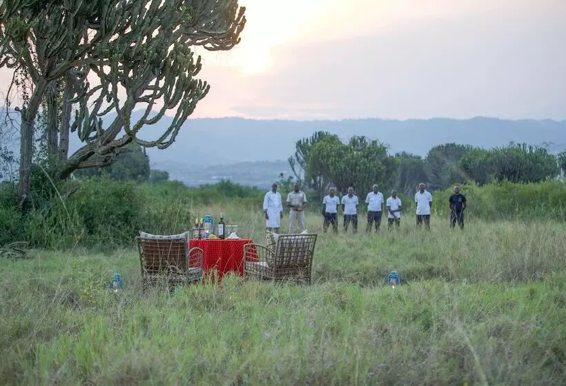 هتل Ihamba Lakeside Safari Lodge