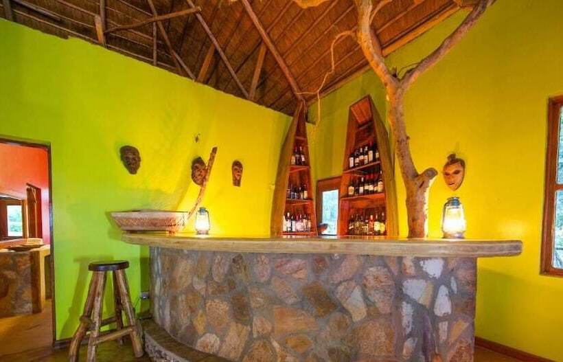 هتل Ihamba Lakeside Safari Lodge