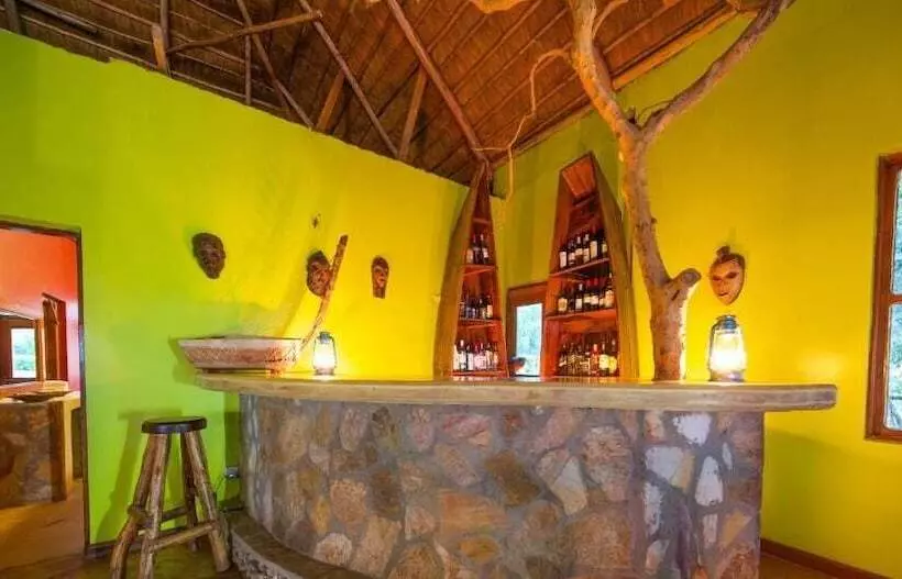 هتل Ihamba Lakeside Safari Lodge