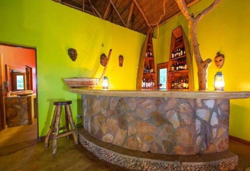 هتل Ihamba Lakeside Safari Lodge