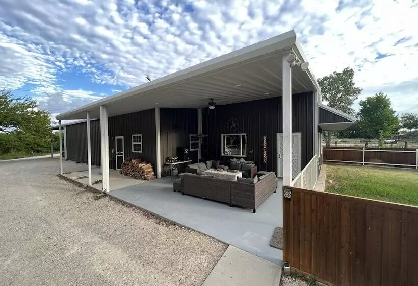 Hotelli Lake Godstone™