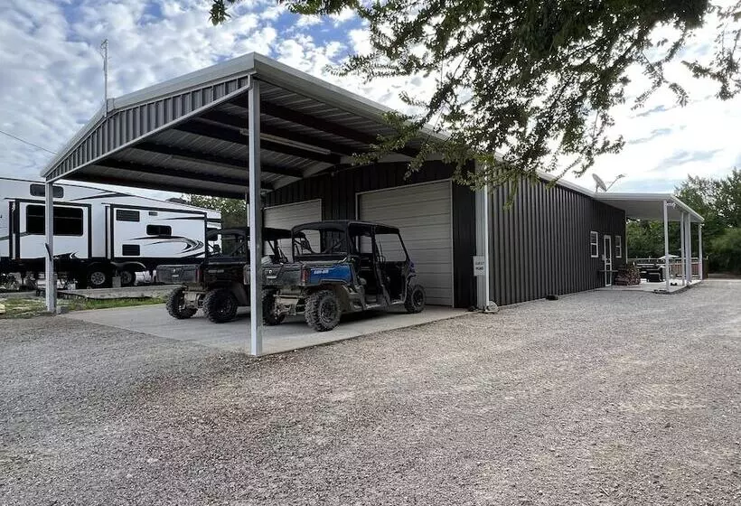 Hotelli Lake Godstone™