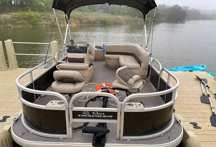 Hotelli Lake Godstone™