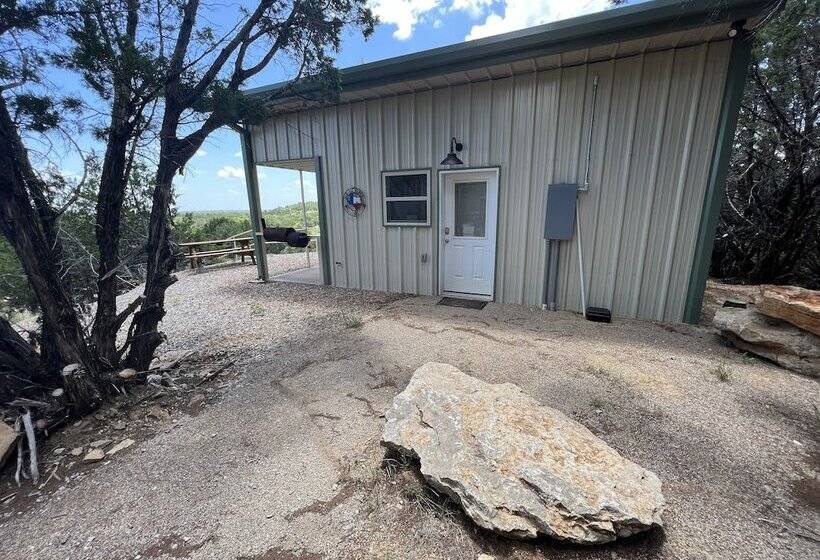 Hotel Lake Godstone™