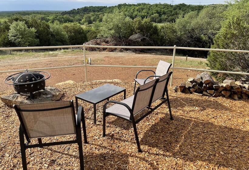 Hotel Lake Godstone™