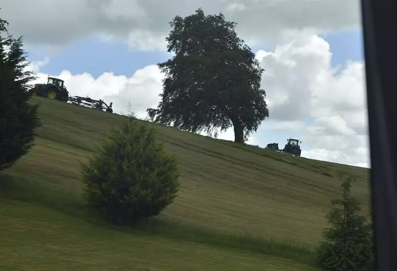 Hotelli White Hill Country House