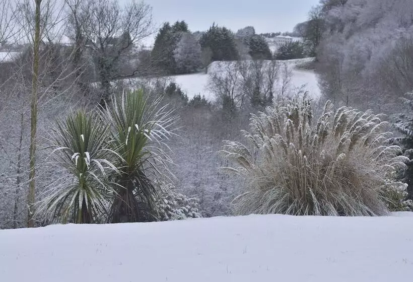 Hotelli White Hill Country House