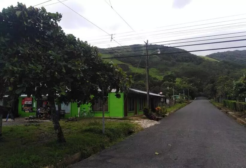 ペンション Brisas Del Tenorio