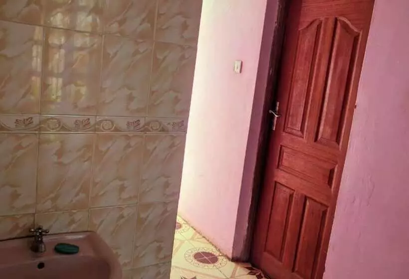 پانسیون Royal Pine Cottages