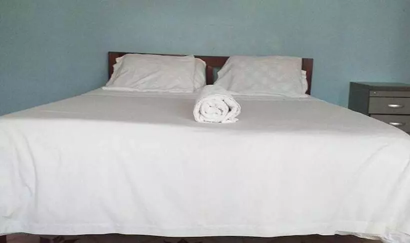 پانسیون Royal Pine Cottages