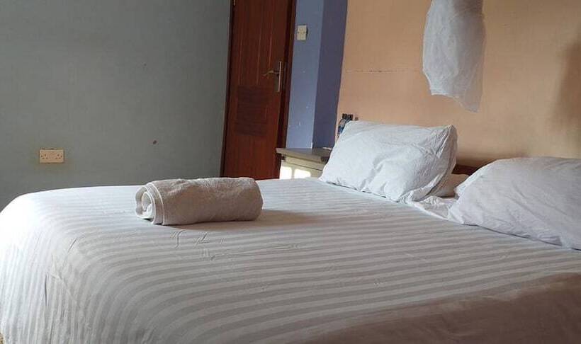 پانسیون Royal Pine Cottages