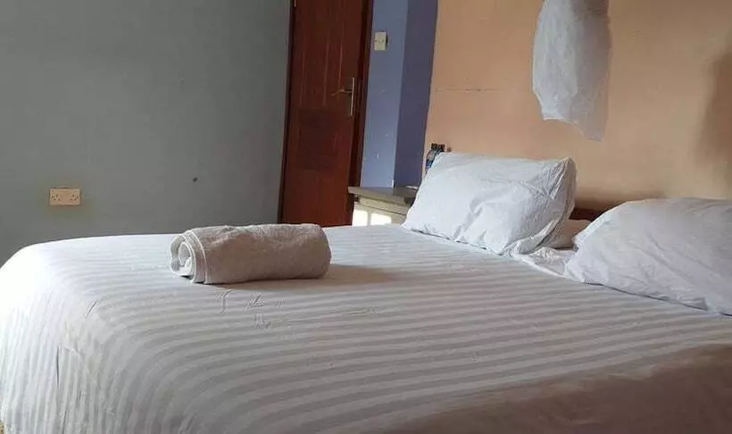 پانسیون Royal Pine Cottages