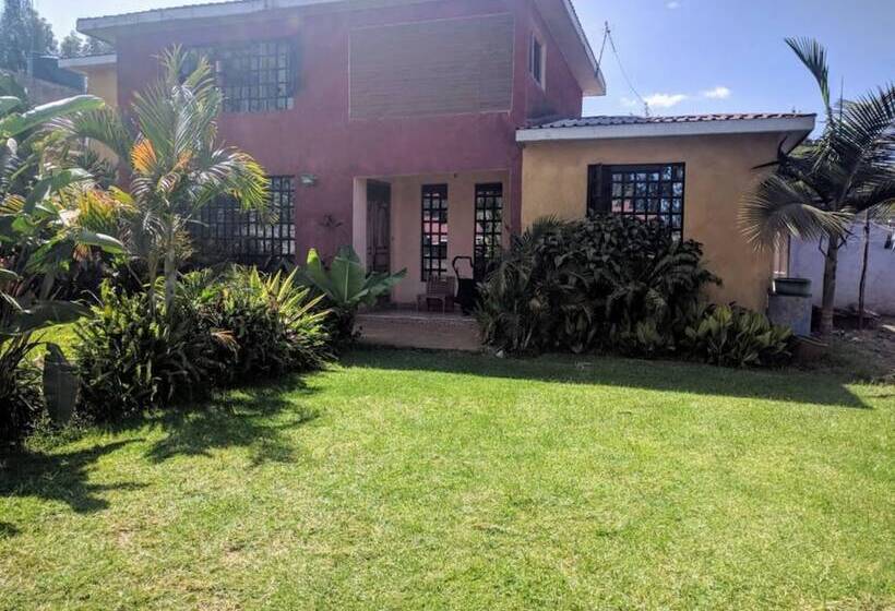 پانسیون Royal Pine Cottages