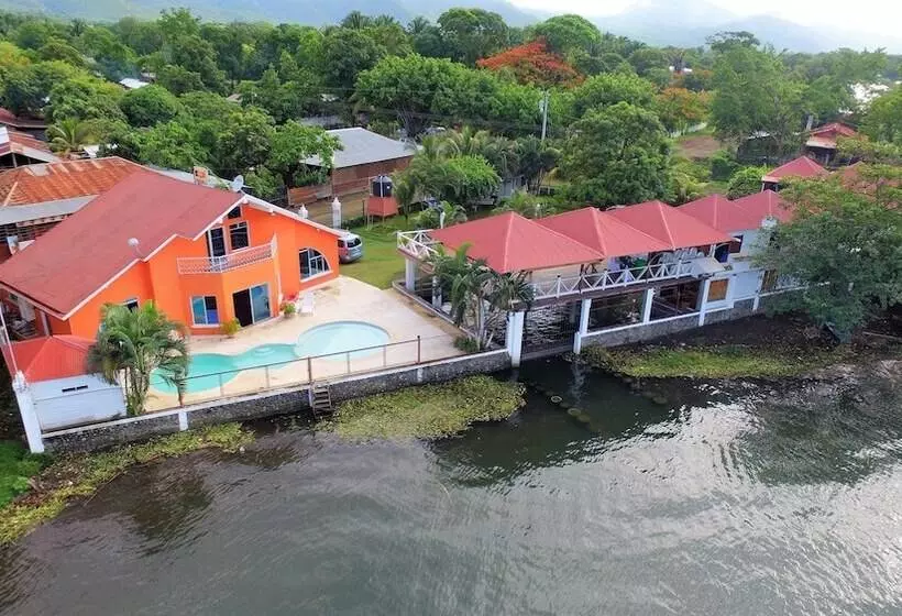 هتل Chalet Castillo