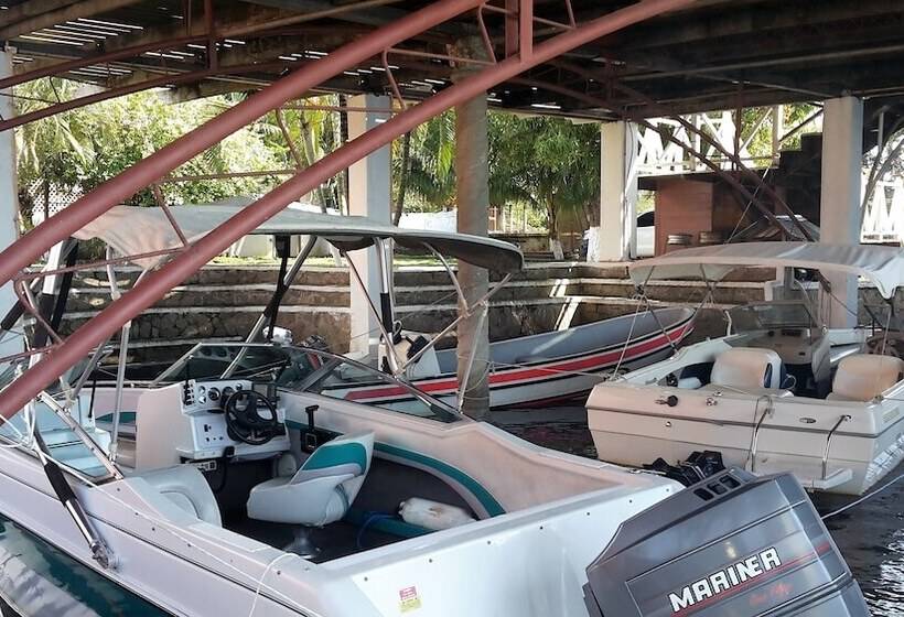 هتل Chalet Castillo