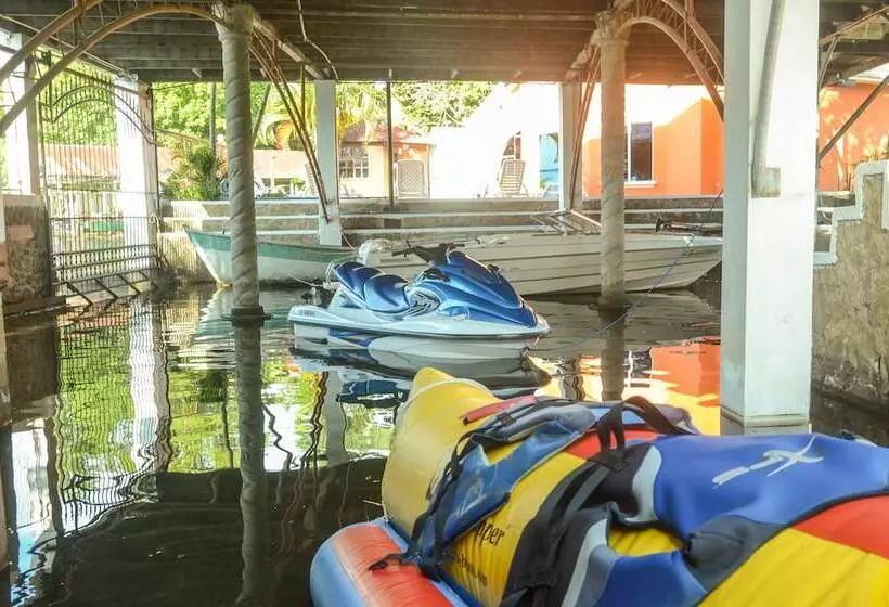 هتل Chalet Castillo