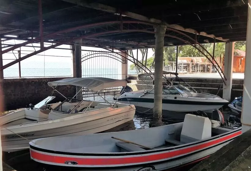 هتل Chalet Castillo